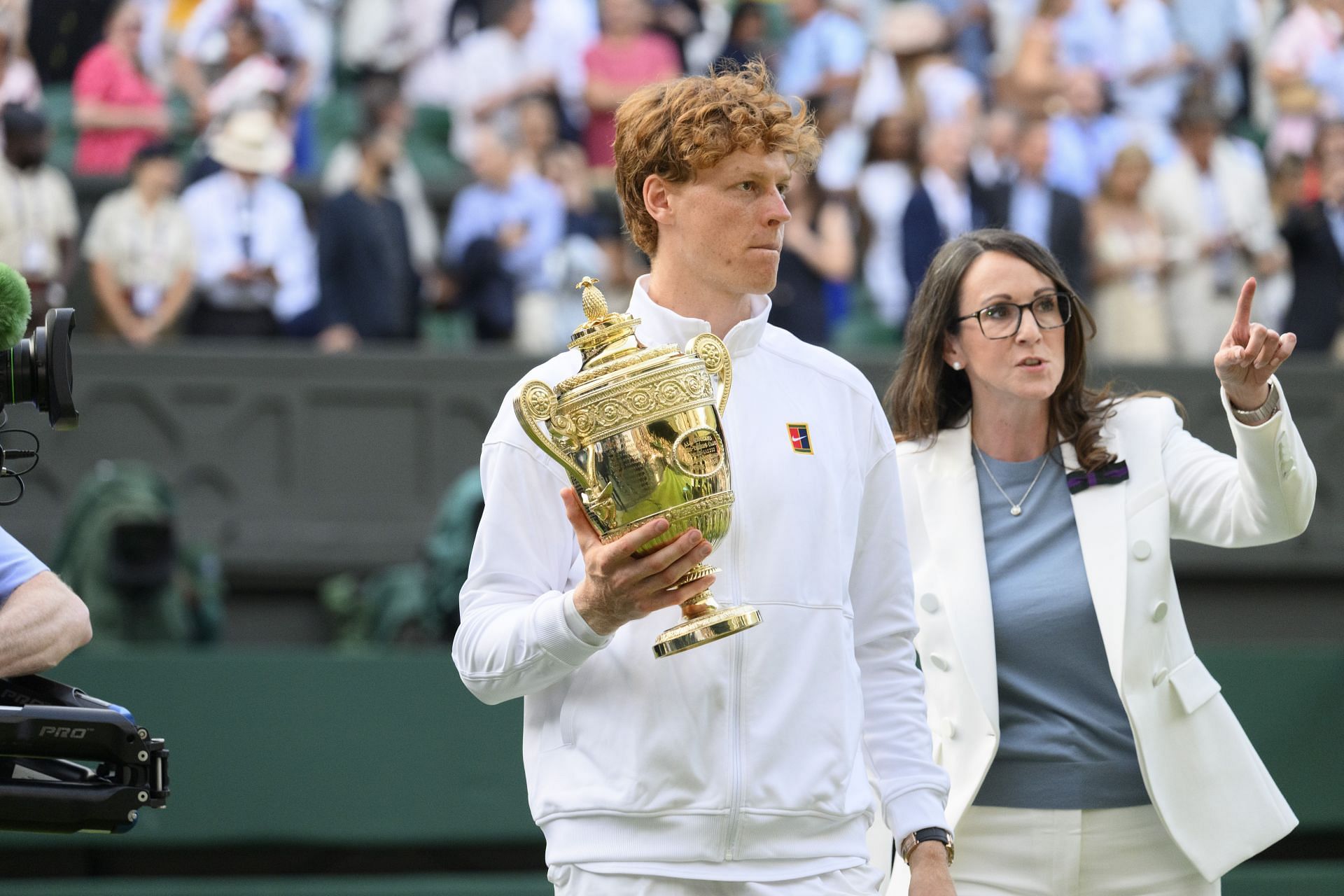 Jannik Sinner poses during trophy ceremony at Wimbledon | Image Source: Getty